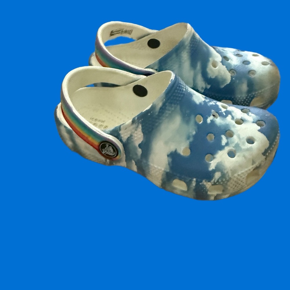 CROCS Kids Water Shoes in Blue and White Cloud Design